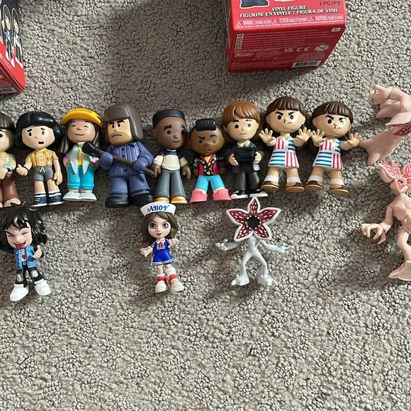 Stranger things collectables! - Picture 3 of 4